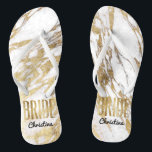 Tongs Jeune mariée de marbre blanche d'or chic épousant<br><div class="desc">Le faux élégant, chic, et moderne a imprimé l'or et les motifs de marbre blancs, bascules électroniques de souvenir de jeune mariée. Cette conception classique et sophistiquée est parfaite pour la jeune mariée chique, à la mode, et élégante. Portez-les à votre partie de bachelorette ou à n'importe quel événement de...</div>