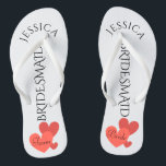 Tongs Jeune mariée d'équipe du mariage de plage de<br><div class="desc">Les coeurs dispersés par sandales customisés de bascule électronique de mariage de plage de coeurs et romantiques conçoivent en bas. Lit l'équipe, puis jeune mariée, sur l'autre sandale dans des lettres de style élégant. La demoiselle d'honneur est imprimée en bas du milieu dans les lettres élégantes et noires. Changez pour...</div>
