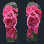 Tongs Joli rose rose Geranium<br><div class="desc">Joli Rose Geranium La nature rose florale des femmes Flip Flops. Parfait pour tous ceux qui aiment les fleurs et la nature. Montré avec des bretelles minces roses et un pied blanc. Bel cadeau pour la fête de mariage pour les mariages de destination de plage, ou pour le plaisir d'été...</div>