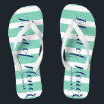 Tongs Maid d'honneur de la Marine et de la Monnaie<br><div class="desc">Motif Bleu et Bleu de marine - Changez dans N'importe quelle couleur en cliquant sur personnaliser. Et dis tout ce que tu veux. Faites-en un de ces flip flops qui ont VOTRE message sur eux. Parlez de la plage !</div>