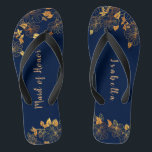 Tongs Maid of Honor Gold Foliage Marine Blue<br><div class="desc">Ces magnifiques feuillages dorés marine de tongs d'honneur ont un arrière - plan bleu foncé qui est orné d'un motif de verdure fleurie dorée complexe et personnalisable typographie moderne. La combinaison de la riche marine et de l'or chatoyant crée une esthétique élégante et luxueuse. C'est un beau cadeau pour votre...</div>