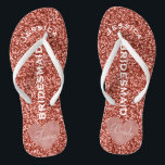 Tongs Mariage de Bridesmaid Beach | Rose de l'équipe<br><div class="desc">Customisé, tendance plage d'or rose mariage flip flop sandales - Faux foil, rose or design coeur au fond. Lit Team, puis Bride, sur d'autres sandales en lettres élégantes. Bridesmaid est imprimé au milieu en lettres blanches modernes. Changez pour s'adapter aux membres du parti de la mariée, comme la fille aux...</div>