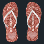 Tongs Mariage de Bridesmaid Beach | Rose de l'équipe<br><div class="desc">Customisé, tendance plage d'or rose mariage flip flop sandales - Faux foil, rose or design coeur au fond. Lit Team, puis Bride, sur d'autres sandales en lettres élégantes. Bridesmaid est imprimé au milieu en lettres blanches modernes. Changez pour s'adapter aux membres du parti de la mariée, comme la fille aux...</div>