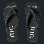 Tongs Mariage de salles officielles personnalisé<br><div class="desc">Un joli ajout à votre plage ou à votre mariage au bord de la piscine! Les tongs noirs avec le mot "Mr" et le nom des mariés sont personnalisés. Pour voir les tongs de mariées assorties - S'il vous plaît visitez mon magasin "La princesse hongroise" à www.zazzle.com/hungaricanprincess*. Regardez dans ma...</div>