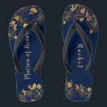 Tongs Matron d'honneur Gold Foliage Motif Marine Bleu<br><div class="desc">Ces magnifiques feuillages dorés motif marine bleu matron de flip flops d'honneur a un arrière - plan bleu foncé qui est orné d'un motif de verdure fleurie dorée complexe et typographie moderne personnalisable. La combinaison de la riche marine et de l'or chatoyant crée une esthétique élégante et luxueuse. C'est un...</div>