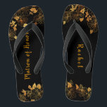 Tongs Matron of Honor Luxury Black Gold Foliage Motif<br><div class="desc">Ce magnifique matron motif de feuillage noir et or de flip flops d'honneur possède une luxueuse palette de noir et or, avec un superbe motif floral doré et une typographie moderne dressée contre un arrière - plan noir, exsument l'élégance et le raffinement. C'est un beau cadeau pour votre fête de...</div>