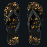 Tongs Mère de la chambre Luxe Black & Gold Foliage<br><div class="desc">Ces flip flops de feuillage noir et or de la belle Mère de l'époux se vantent d'une luxueuse palette de noir et or, avec un superbe motif floral doré et une typographie moderne dressée contre un arrière - plan noir, exsudant l'élégance et le raffinement. C'est un beau cadeau pour votre...</div>