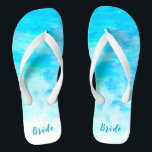 Tongs Minimaliste Aqua Blue Gradient Quelque chose de Bl<br><div class="desc">Ces minimalistes Aqua Blue Gradient Quelque chose de Blue Bride tongflops ajoutera une dose élégante de glam à votre jour de mariage, de fête de bachelorette, ou autre célébration. customisez-le avec votre libellé en utilisant les champs modèles. ♥ Si vous souhaitez modifier le style de police, la couleur ou le...</div>