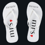 Tongs Mme épouser de jeunes mariées des bascules<br><div class="desc">Une addition mignonne à votre plage ou mariage de poolside ! Des bascules électroniques blanches avec le mot "Mme", un coeur rouge et le nom de jeunes mariées sont personnalisées. Pour voir du marié étant assorti les bascules électroniques satisfont de visiter mon magasin "la princesse de Hungarican" chez www.zazzle.com/hungaricanprincess*. Regardez...</div>