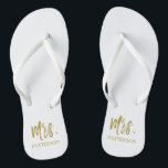 Tongs Mme Nom Flip Flops avec Gold Foil<br><div class="desc">Mme Nom Flip Flops avec Typographie Gold Foil. Les tongs peuvent être jumelés avec M. Silver Flip Flops.</div>