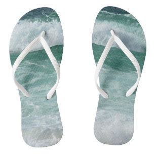 Tongs Moderne modèle de plage vagues de mer bord de mer