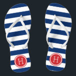 Tongs Monogramme blanc rouge et bleu de bandes Preppy<br><div class="desc">Sandales à tongs imprimées sur mesure avec un motif à rayures nautiques préppy et votre monogramme ou autre texte personnalisé dans un cadre circulaire. Cliquez sur Customiser pour modifier les polices de texte et les couleurs ou ajouter vos propres images pour créer un design unique et unique !</div>