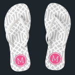 Tongs Monogramme de Trellis gris et rose<br><div class="desc">sandales à tongs imprimées sur mesure avec un motif moderne élégant et votre monogramme ou autre texte personnalisé dans un cadre circulaire. Cliquez sur Customiser pour modifier les polices de texte et les couleurs ou ajouter vos propres images pour créer un design unique et unique !</div>