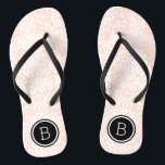 Tongs Monogramme rose et noir de Damas florales<br><div class="desc">sandales à tongs imprimées sur mesure avec un élégant motif à damas floral élégant et votre monogramme ou autre texte personnalisé dans un cadre circulaire. Cliquez sur Customiser pour modifier les polices de texte et les couleurs ou ajouter vos propres images pour créer un design unique et unique !</div>