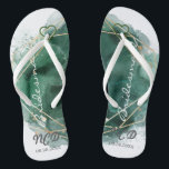 Tongs Monogramme vert et or de la servante privilégiée<br><div class="desc">Vous allez adorer ce bronzage (également disponible en blanc dans ma collection) arrière - plan avec cadre aquarelle vert et or géométrique avec des textures de parties scintillant or. Idéal pour vos salles mariages !</div>