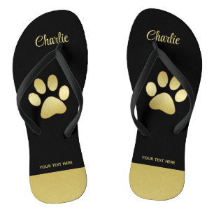 Tongs Paw chien brillant or sur arrière - plan noir