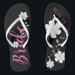 Tongs Personnalité florale blanche de la mariée<br><div class="desc">Des tongs pour la mariée ! De jolies fleurs blanches avec ses tongs de rendez-vous de mariage sont un must pour la mariée. Ajouter la date mariage !</div>