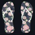 Tongs Roses Vintages rose et bleu Monogramme<br><div class="desc">Monogramme rétro et chic de roses vintages et de motifs pois.</div>