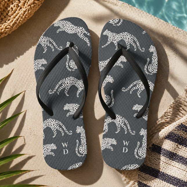 Tongs | Sandales de plage à motif guépard (Stylish cheetah flip flops with fashion led appeal and monogram initials.)