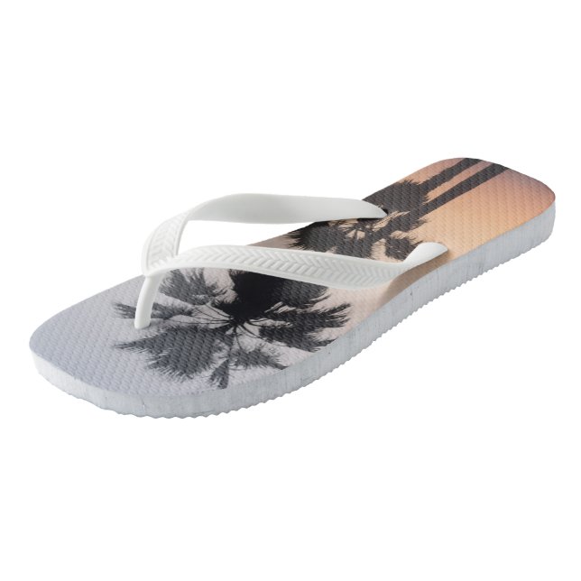 Tongs Silhouettes de palmiers au crépuscule (Incliné)