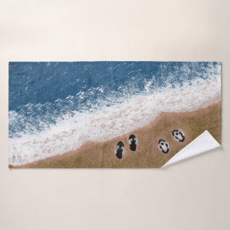 Tongs sur le sable de la plage