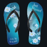 Tongs Turquoise Blue Floral Mariage Juste Marié<br><div class="desc">Avec un motif floral sur l'arrière - plan bleu turquoise, et des mots mariages typographie, ces élégantes tongs sont une jolie idée bleue pour votre mariage. Ils ajouteront une dose élégante de glamour à votre jour de mariage, de fête de bachelorette ou autre célébration. customisez-le avec votre libellé en utilisant...</div>