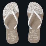 Tongs Un Petit Plaisir Pour Vos Pieds De Danse Burlap &<br><div class="desc">Célébrez dans le style avec ces tongs mariages branchés. Ce design est facile à personnaliser avec votre propre libellé et vos invités seront ravis quand ils reçoivent ces fabuleuses faveurs de fête.</div>