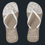 Tongs Un Petit Plaisir Pour Vos Pieds De Danse Burlap &<br><div class="desc">Célébrez dans le style avec ces tongs mariages branchés. Ce design est facile à personnaliser avec votre propre libellé et vos invités seront ravis quand ils reçoivent ces fabuleuses faveurs de fête.</div>