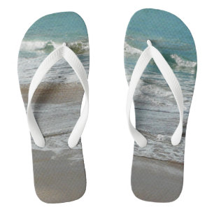 Tongs Vagues sur la plage bleu turquoise Océan