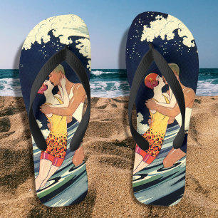 Tongs Vintage Art Deco Lovers Kiss in the Waves at Beach