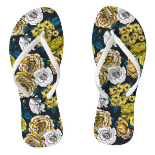 Tongs Yellow, white and bi-color roses with blue leaves