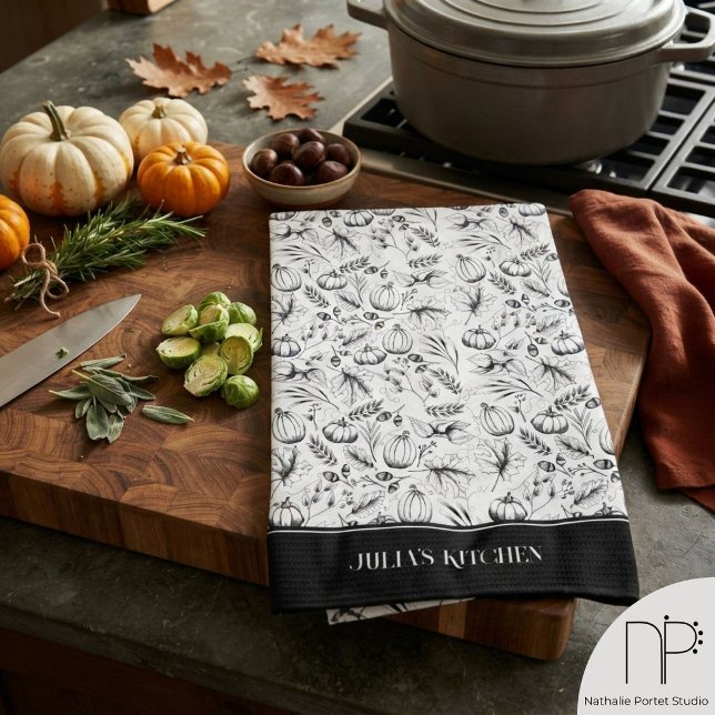 Torchon de cuisine noir moderne automnal (This black modern fall kitchen towel features hand-drawn autumn illustrations for seasonal home deco)