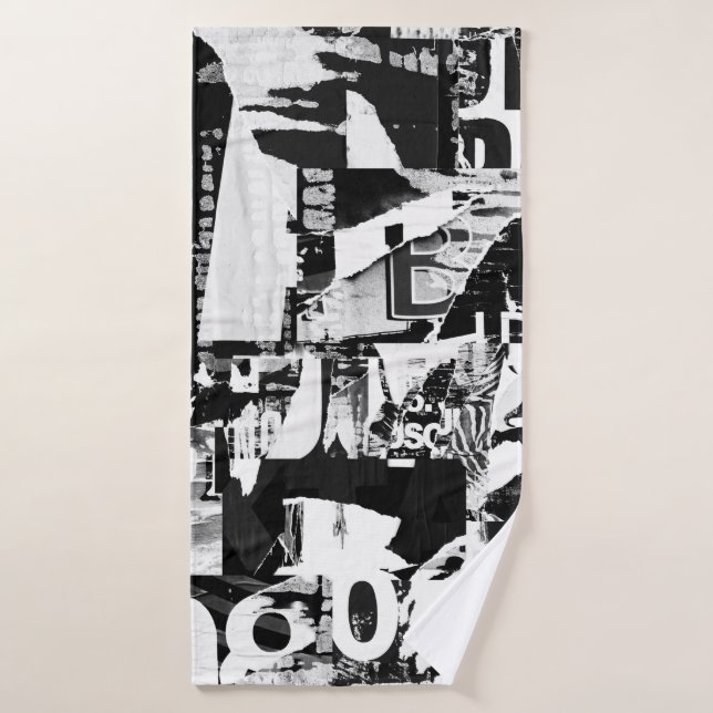 Torn street advertisement posters collage backgrou (Serviette de bain)