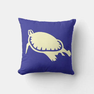 tortue de mer blanche sur coussin bleu
