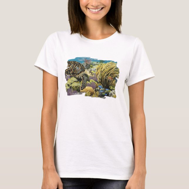 Tortue de mer de Hawksbill au-dessus d'un T-shirt (Devant)