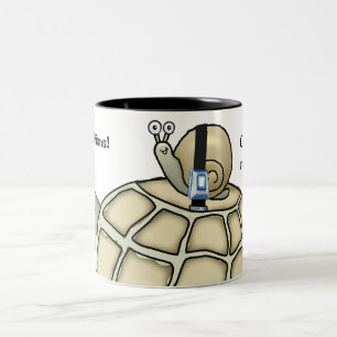 Tortue et escargot ridés. Tasse de cadeau