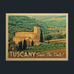 Toscane Enregistrer La Date Vintage Italie Cartes<br><div class="desc">Une Toscane vintage unique Save The Date avec des tonnes de charme du milieu du siècle avec des collines ondulantes et l'abbaye de Sant'Antimo,  ou Abbazia di Sant'Antimo. Célébrez votre mariage de destination italienne avec ce cool Italie Toscane Enregistrer la date.</div>