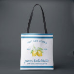 Tote Bag Agrume Bachelorette de citron personnalisé<br><div class="desc">Joli et pratique, coloré et chic, ces sacs fourre-tout personnalisés sont une idée spéciale de cadeau qui rendent un voyage à la plage facile, comme une promenade en parc. Si c'est un cadeau de demoiselle d'honneur, un cadeau d'anniversaire ou même juste un petit cadeau gentil à vous-même, ces sacs sont...</div>
