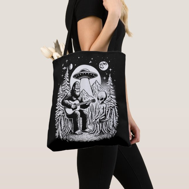 Tote Bag Alien OVNI Bigfoot autour du Randonnée Nature Camp (De près)