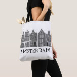 Tote Bag Amsterdam Maisons Dutch Village noir<br><div class="desc">Fourre-tout vos affaires avec ce doux tourbillon Amsterdam maisons motif art fourre-tout.Vous pouvez le customiser et changer ou ajouter du texte aussi. Consultez ma boutique pour plus de couleurs et de motifs ! Et plus d'objets assortis comme des tasses, des autocollants, des magnets, des casquettes et des tee - shirts....</div>