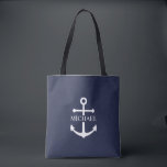 Tote Bag Ancre bleue marine Nom personnalisé<br><div class="desc">Ce cadeau personnalisé présente un design d'ancre blanche avec un nom personnalisé dans une police serif blanche classique sur arrière - plan bleu marine. Parfait comme une faveur de réunion de famille,  présent réfléchi pour lui,  merci cadeau pour les groomsmen ou un cadeau unique pour toute occasion spéciale.</div>