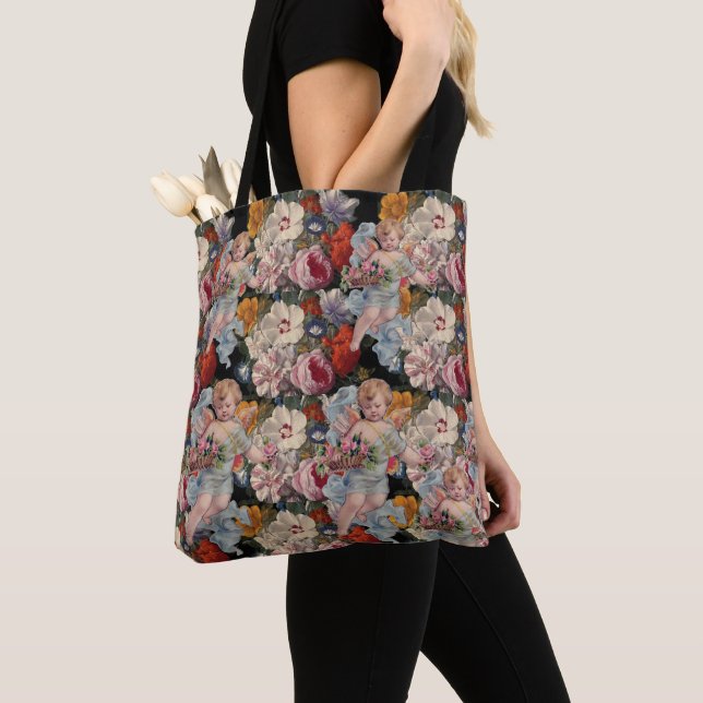 TOTE BAG ANGE GARDANT DES ROSES ET DES FLEURS ROSES ROMANTI (De près)