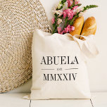 Tote Bag Année Numérique d'Abuela Roman<br><div class="desc">Un sac fourre-tout minimaliste moderne pour célébrer une grand-mère chic,  ce fourre-tout minimaliste propre présente "Abuela" ou votre choix de surnom de grand-mère en lettres noires serif. Personnaliser avec l'année où elle est devenue grand-mère sous les chiffres romains élégants pour une touche chic.</div>