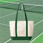 Tote Bag Après le club social de tennis Pink Crest Poignée<br><div class="desc">Après le club social de tennis Pink Crest, sangle verte, sac cabas de tennis. Personnalisez avec l'année et le lieu. Parfait pour transporter vos essentiels de tennis, comme un cadeau pour un amateur de tennis ou comme sacs cadeaux pour une fête de bachelor ou bachelorette sur le thème du tennis....</div>
