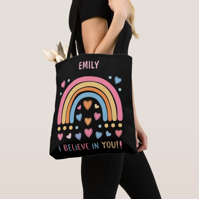 Tote Bag Arc en ciel et coeur inspiré personnalisé (De près)