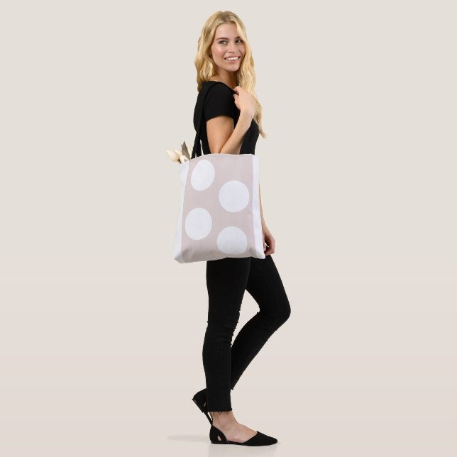 Tote Bag Arrière - plan beige avec cercles blancs. Point Po (Sur le modèle)