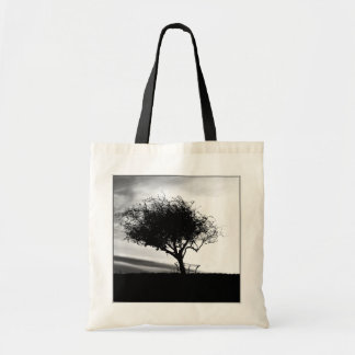 Tote Bag Aubépine de Glastonbury. Arbre. Noir et blanc.