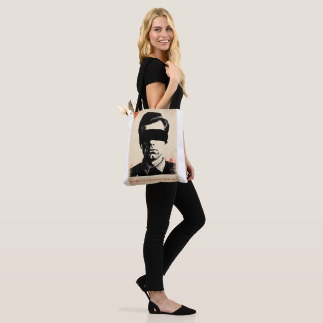 Tote Bag Avec les yeux fermés – Édition limitée de 781  (Sur le modèle)