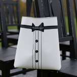 Tote Bag Bachelor Party Bow Cravate Groomswoman Mariage<br><div class="desc">Inspiré par les chemises blanches que vous porteriez avec un smoking,  ajoutez le nom de votre Groomswoman et les initiales du Happy Couple à ce drôle de sac fourre-tout noir et blanc. Fait un cadeau mariage amusant pour n'importe quel membre de la fête de mariage</div>