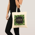 Tote Bag Bachelorette en feuille de palme tropicale et en o<br><div class="desc">Design moderne en feuille de palme tropicale aquarelle feuillage doré effet bachelorette. Texte du script d'effet peint à la main. Partie d'une collection d'été sur tendance. La couleur Arrière - plan peut être modifiée.</div>